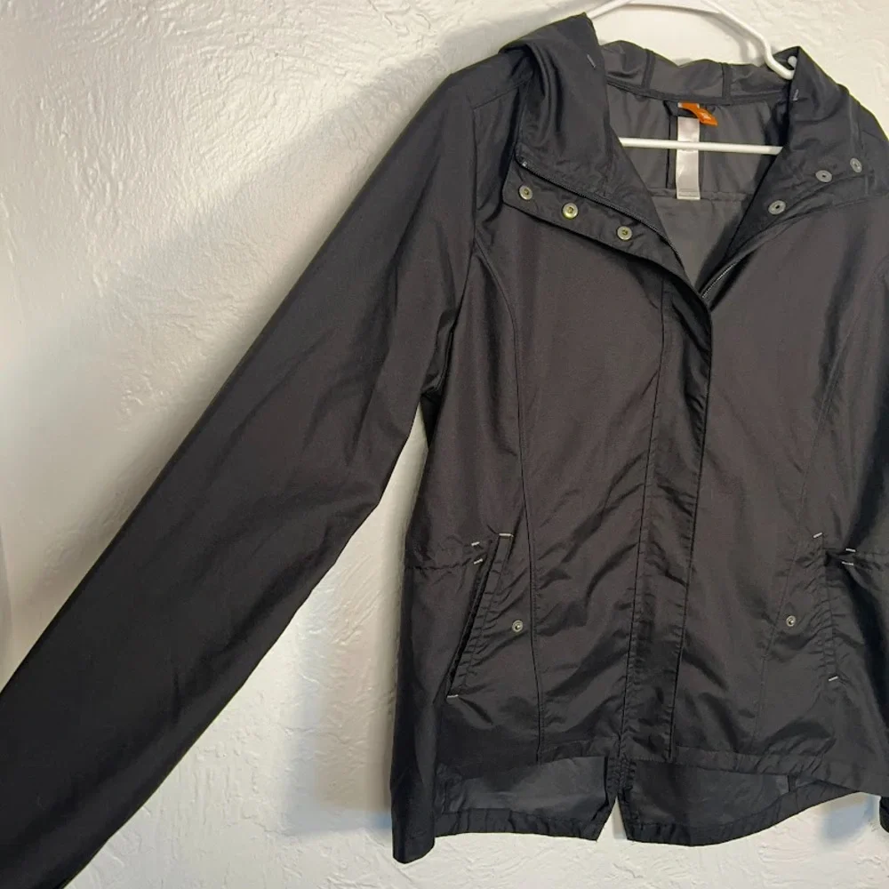 Lucy Packable Hooded Jacket Black Lightweight Windbreaker L Outdoors Active - Picture 11 of 12